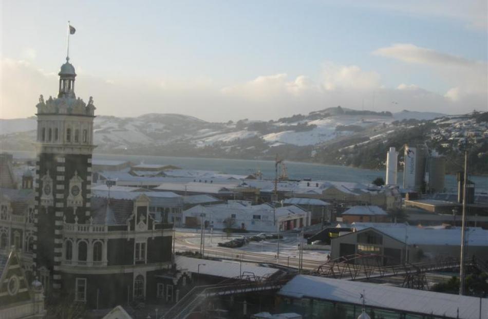 Snow piccies from my Cumberland street office. Larry White