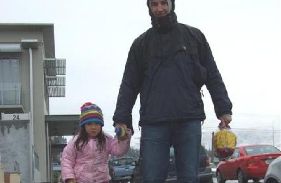 Wanaka's Kerry Edwards takes his daughter Aliah (3)for a walk down to the lake to feed the ducks.