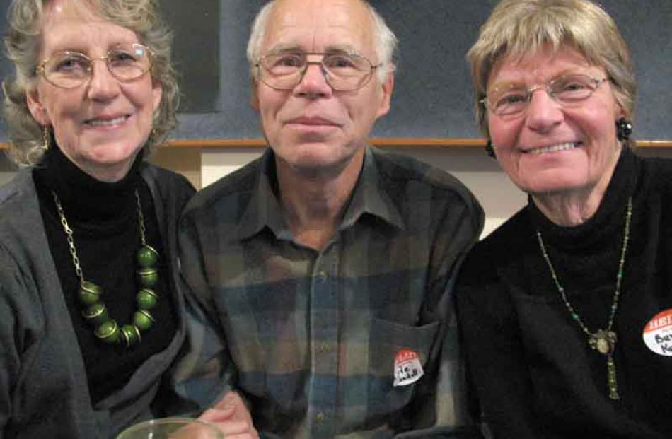 Alva Ingle, Barrie Kendall and Bev Kendall.
