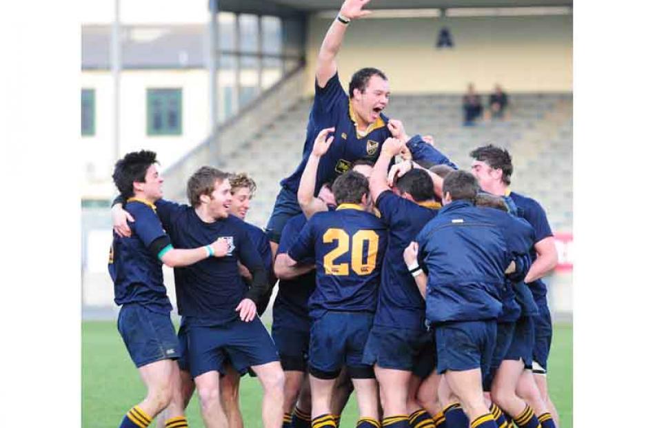Dunedin celebrate their 11-10 win over Southern.