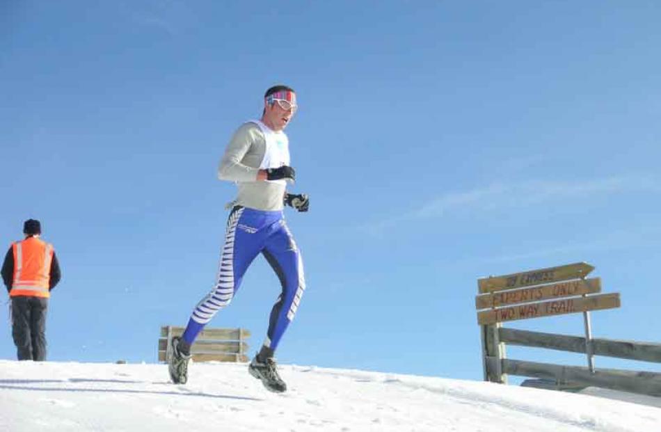 Ben Koons of NZ on his second lap of the run.
