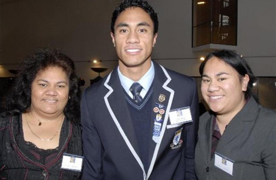 From left: Tala Manu, Kings Hool pupil Lima Manu and Lipoi Manu. Photo by Gregor Richardson.