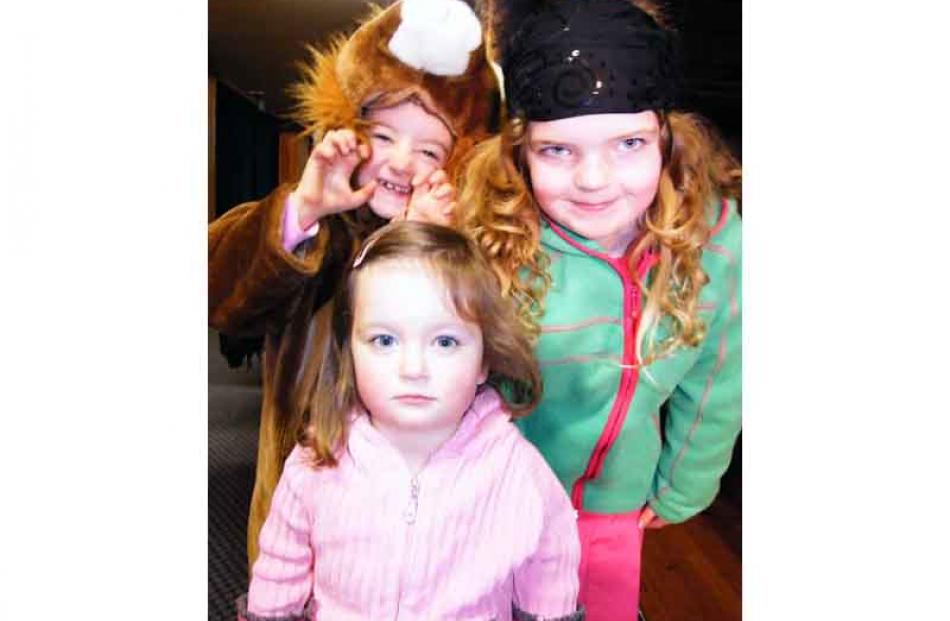 Madeleine (6), as the Lion, and Imogen Cleland (2) with Antonia Gavin (6), all of Arrowtown.