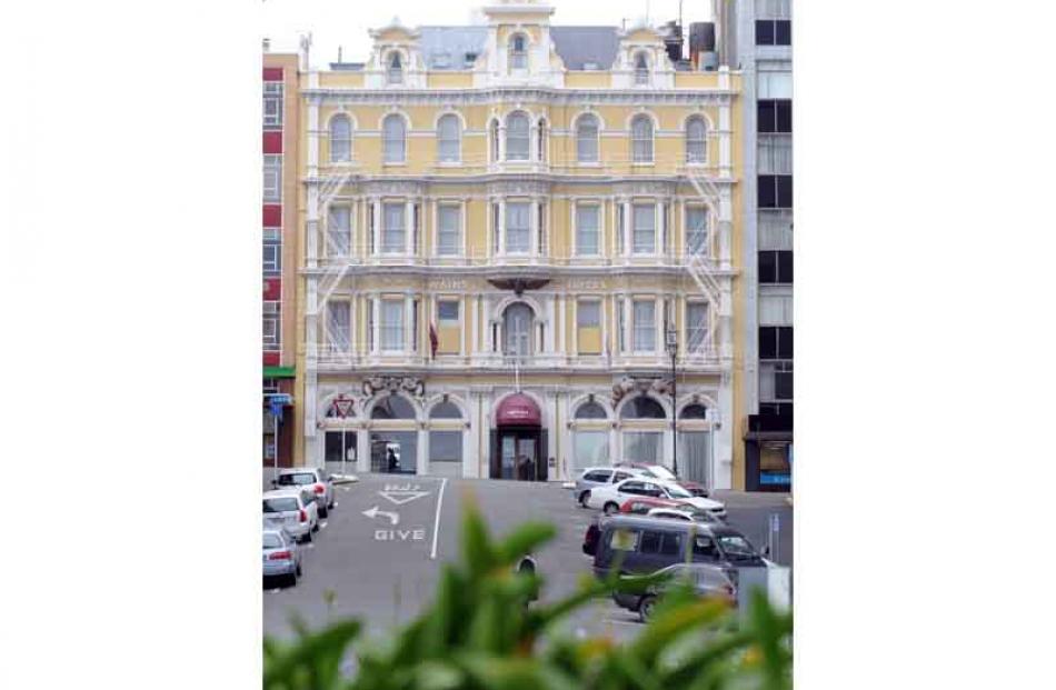 Wains Hotel (1878), now Mercure.