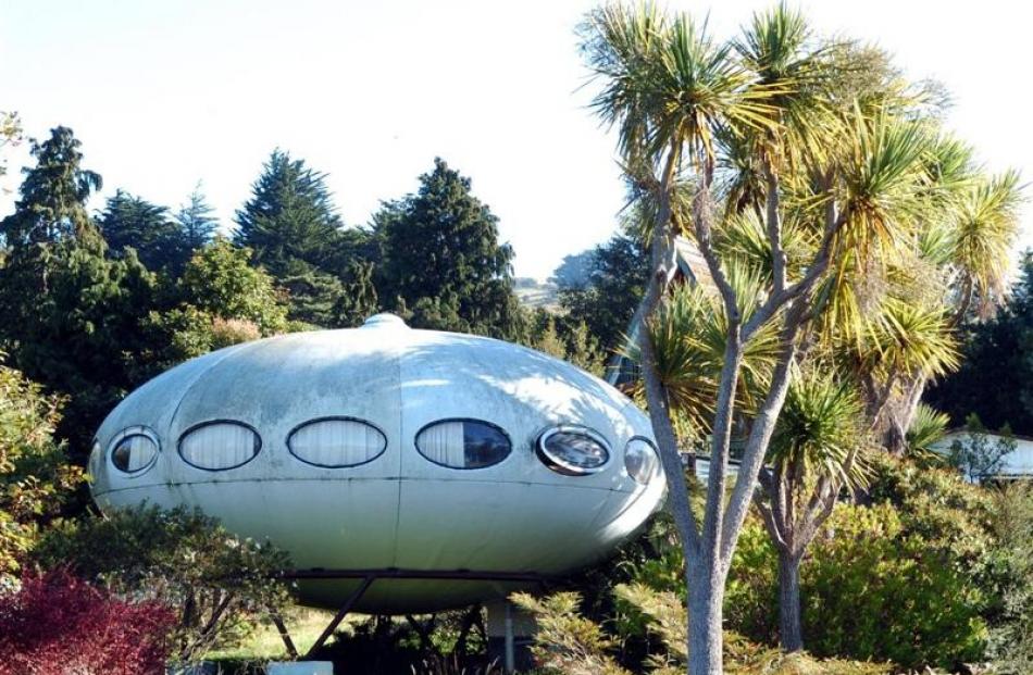 The Warrington flying saucer house flew to Auckland.