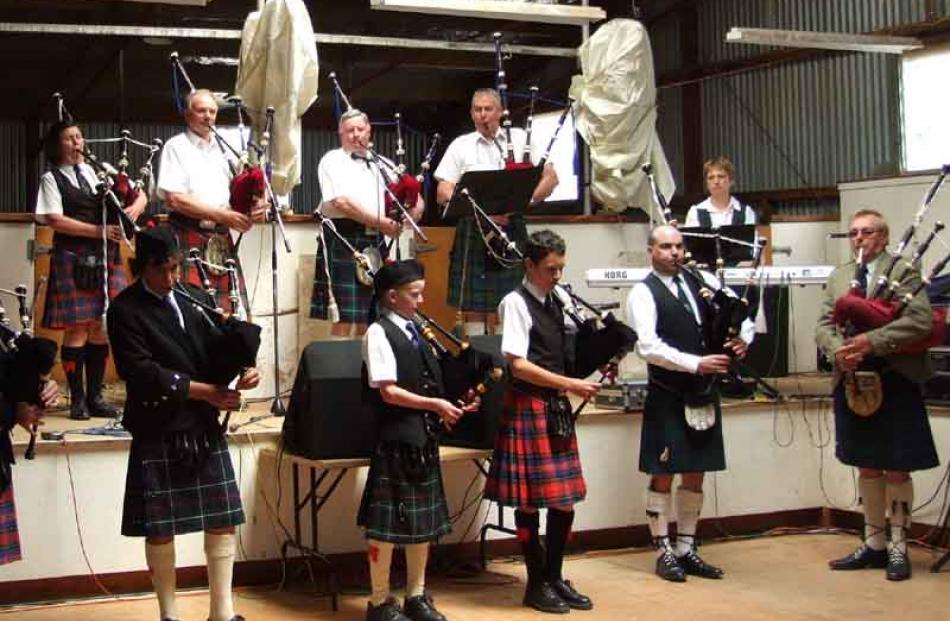 A group of pipers from all over the Maniototo.