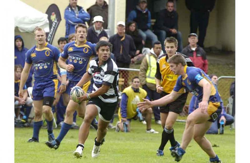 Scyrus Baker of Hawkes Bay with the ball.