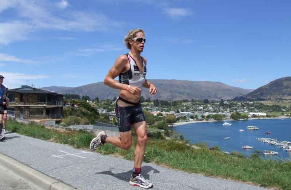 Challenge Wanaka third palce getter Keegan Williams above Wanaka. Photo by Matthew Haggart.