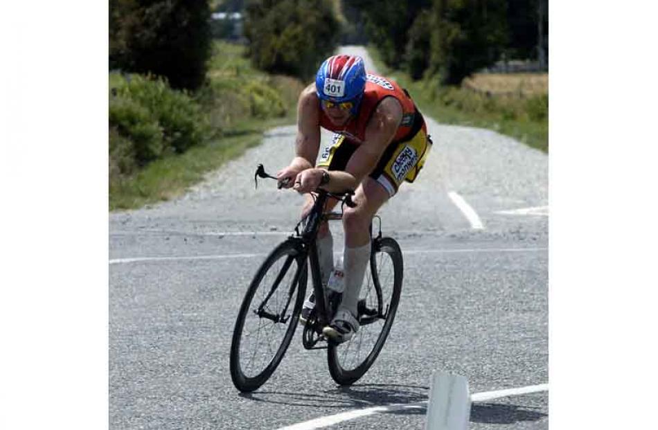Andrew Abakhan, Christchurch, challenge individual during the cycle. Photo by Jane Dawber.