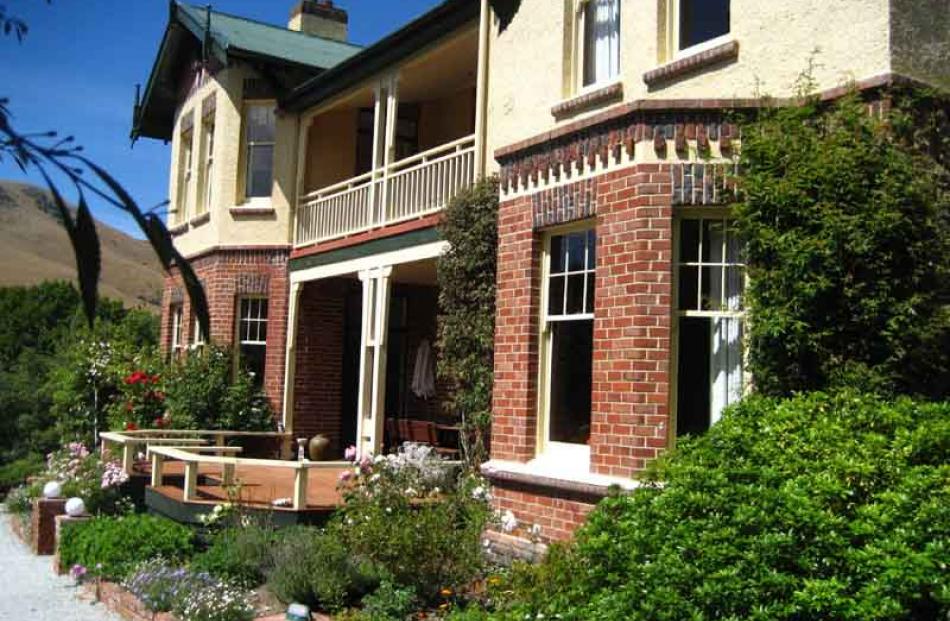 Pleasant Valley Lodge.