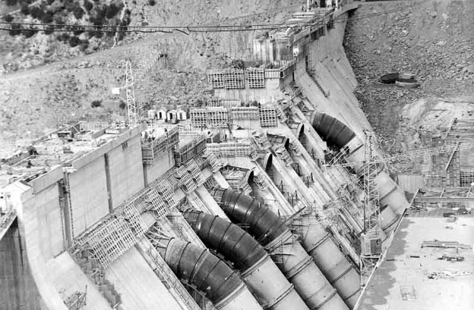Roxburgh hydro-electric project, showing the formation of the roadway across the top of the dam....