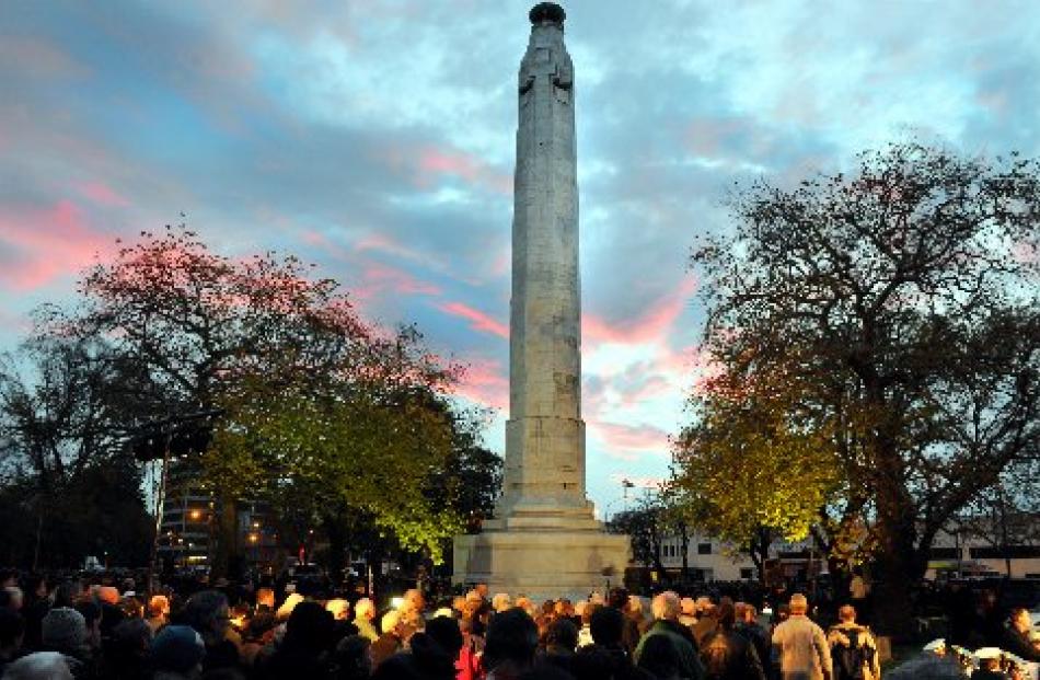 The 2014 Anzac Day dawn service in the Queens Gardens. Photo by Craig Baxter