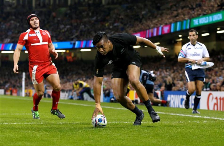 All Black winger Julian Savea scores his third try in their 43-10 win over Georgia. Photo: Reuters