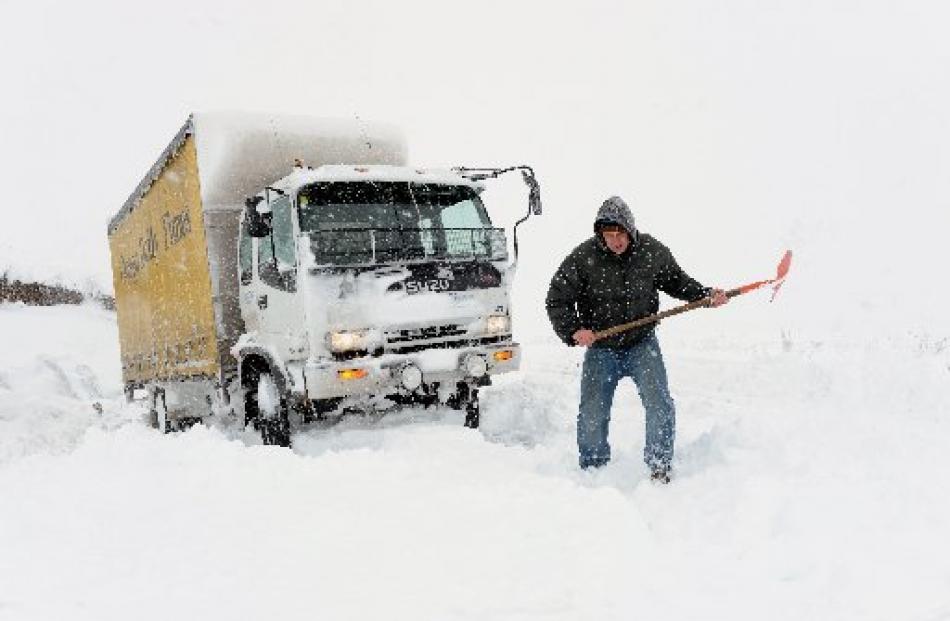 'Otago Daily Times' circulation manager James Smith tries to find a way through the Pigroot snow...