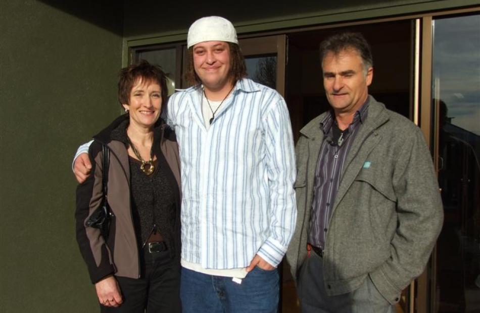 Shane Cribb with Denise and Steve Potter in Alexandra in 2008.