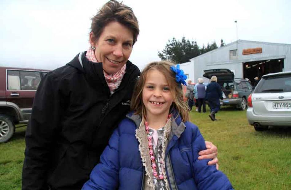 Alice (7) and Tracey Hurst, of Waimate.