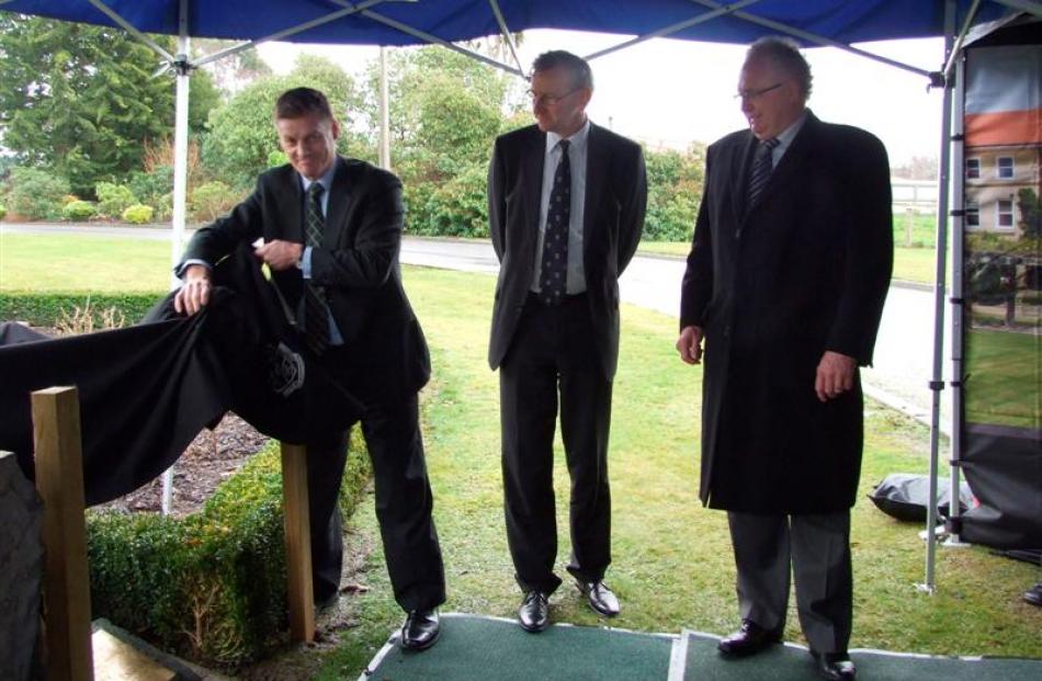 At the Telford ceremony  yesterday, (from left) Deputy Prime Minister  Bill English, Lincoln...