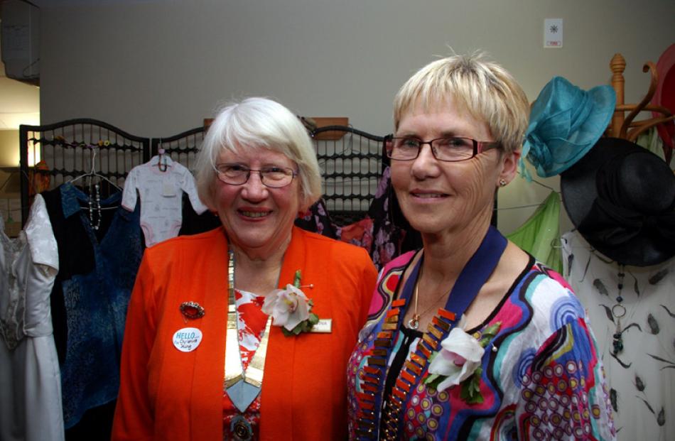 Christina King, NZ298 chairman, of Dunedin, and Balclutha Inner Wheel president Kate McKenzie.