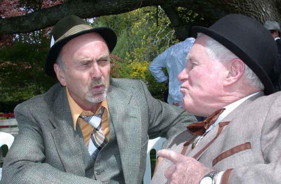 Bookie Don McCully (Timaru) and commentator Kevin Foley (Timaru) argue the odds.