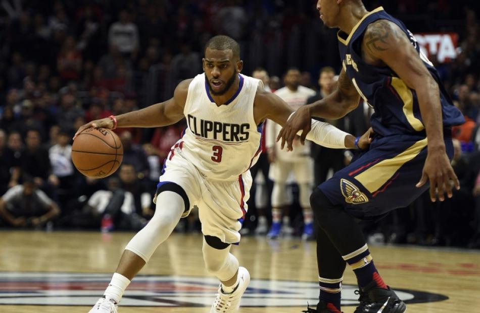 Chris Paul handles the ball as he is guarded by Pelicans forward Dante Cunningham. Photo: Reuters