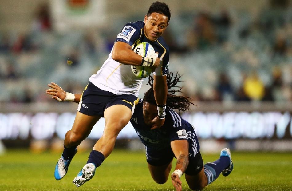 Christian Lealiifano makes a break for the Brumbies.