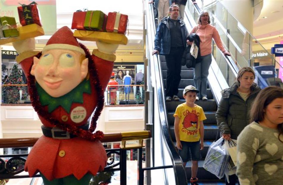 Christmas shoppers in the Meridian mall yesterday. Photos by Peter McIntosh.