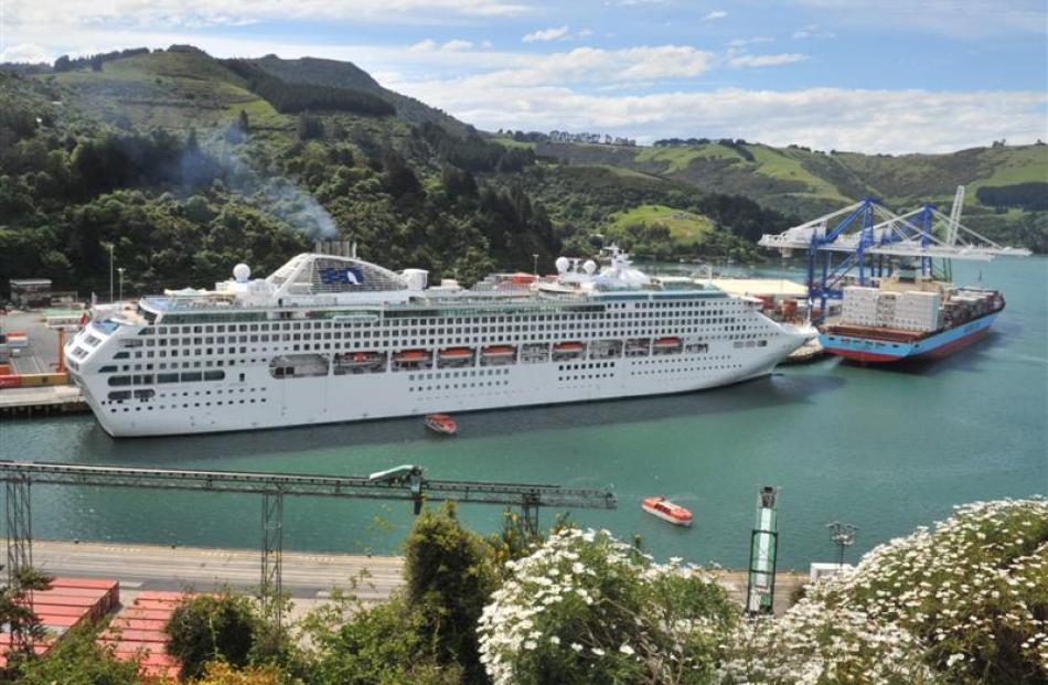 Cruise ship "Dawn Princess" visiting Dunedin in 2014. Photo by ODT.