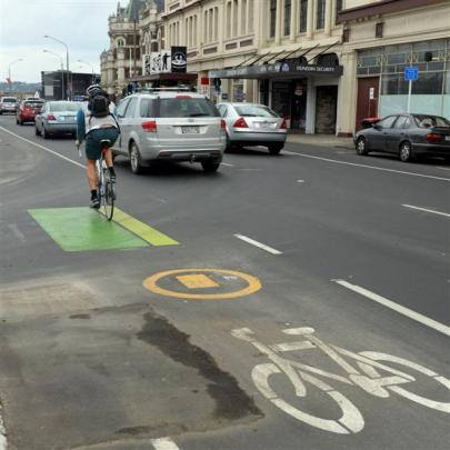 Cycling in the city. Photos by Peter McIntosh/Linda Robertson.