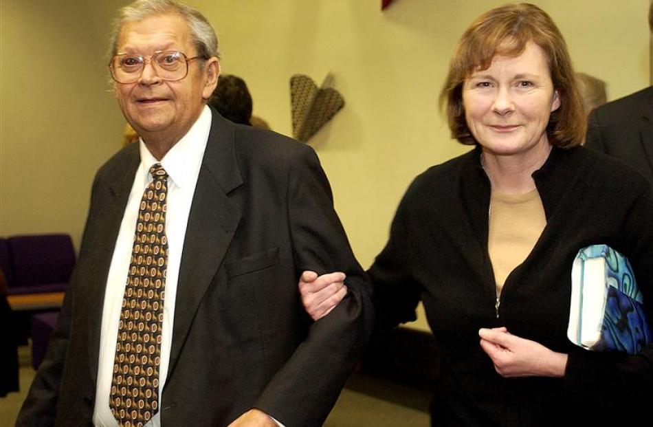 David Lange and Margaret Pope in Dunedin, 2004. Photo by Peter McIntosh.