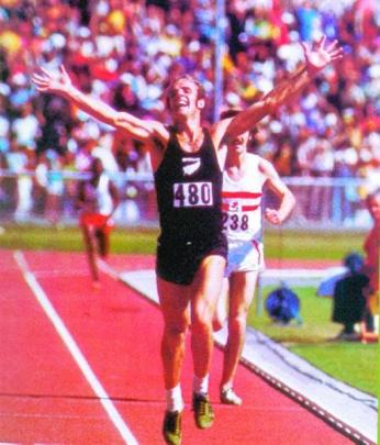 Dick Tayler celebrates his 10,000m gold medal at the 1974 Commonwealth Games in Christchurch.