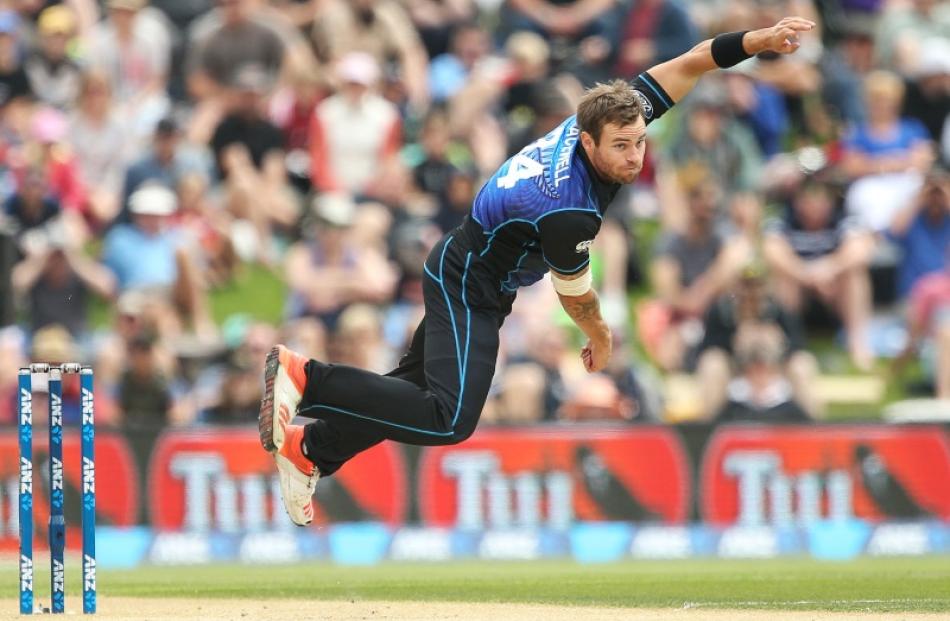 Doug Bracewell bowling in the second ODI against Sri Lanka. Photo: Getty Images
