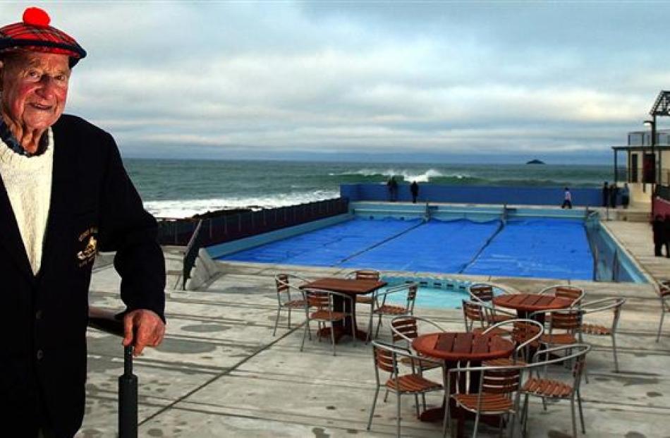 Duke Gillies attends the reopening of the St Clair salt water pool in 2002.