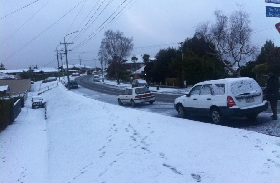 Mornington Rd in Kenmure was blanketed by snow. Photo by Debbie Porteous