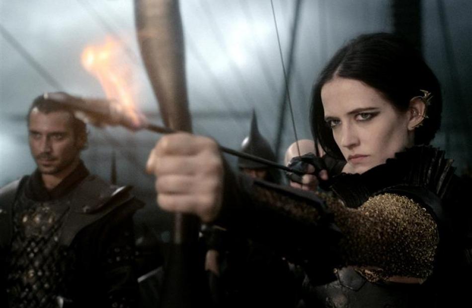Eva Green prepares to give an enemy the point in 300: Rise of an Empire. Photo supplied.