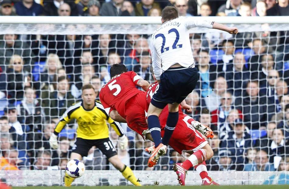Gylfi Sigurdsson's late winner secured the points for Spurs. REUTERS/Andrew Winning