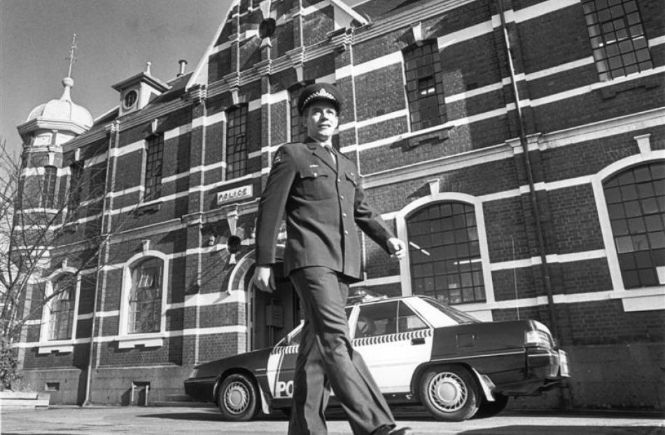 Inspector Dave Campbell outside the then central police station, Lower High St, in 1994.
