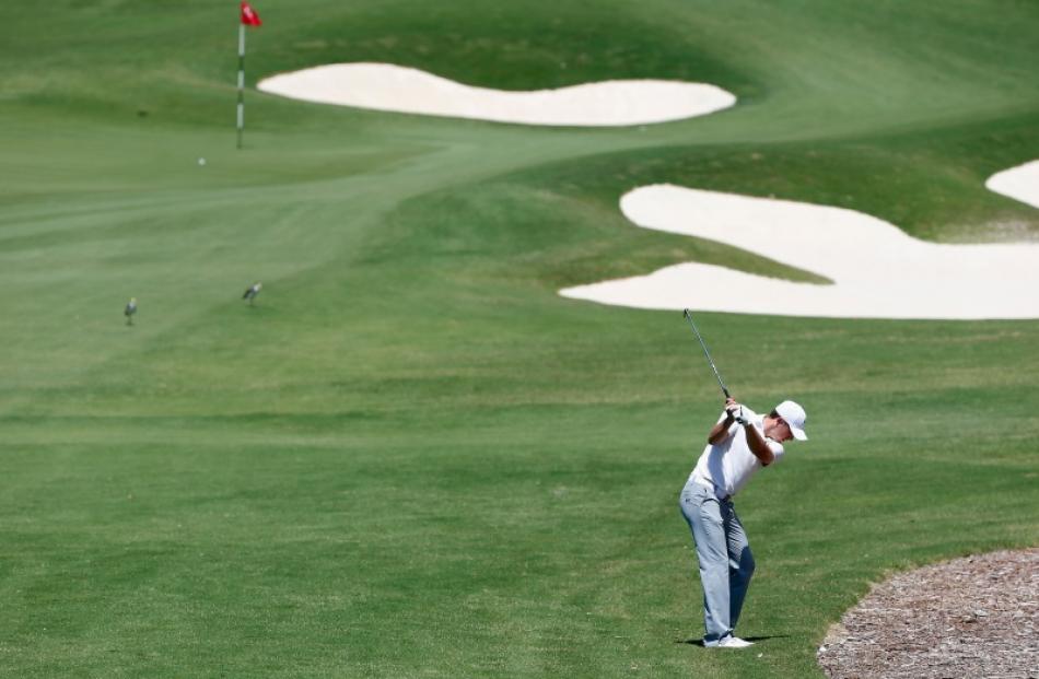 Jordan Spieth looks to play the ball onto the green. Photo: Reuters