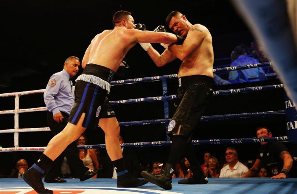 Joseph Parker (L) lands a right hand in his fight with Kali Meehan. Photo: Getty Images