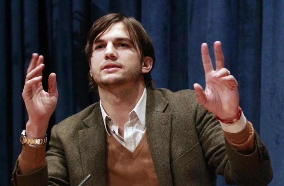 Ashton Kutcher: "I can't replace Charlie Sheen.'