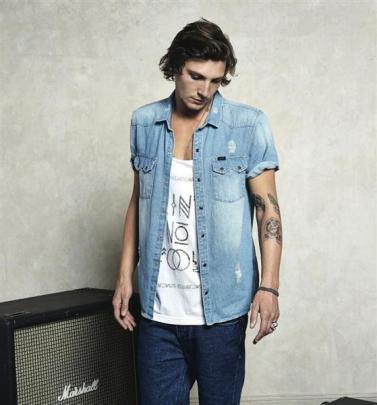 Lee has launched its We Were There spring and summer range that returns to the grunge look of the...