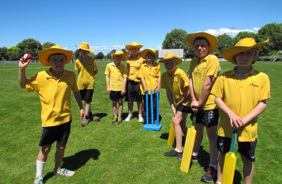 Left:  Ardgowan School pupils Logan Wilson (10), left, Jason Kelly (10), back left, Zanskar...