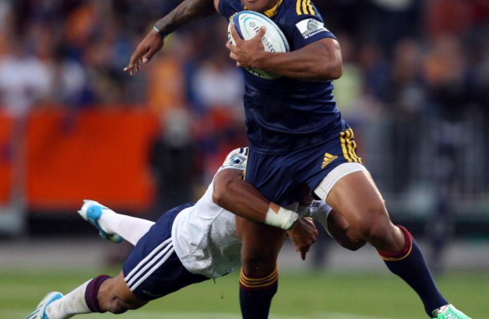 Malakai Fekitoa of the Highlanders on the attack.  (Photo by Rob Jefferies/Getty Images)