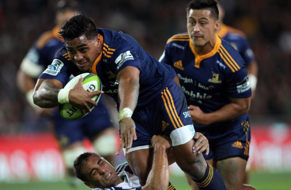 Malakai Fekitoa of the Highlanders on the way to scoring a try during the round 10 Super Rugby...