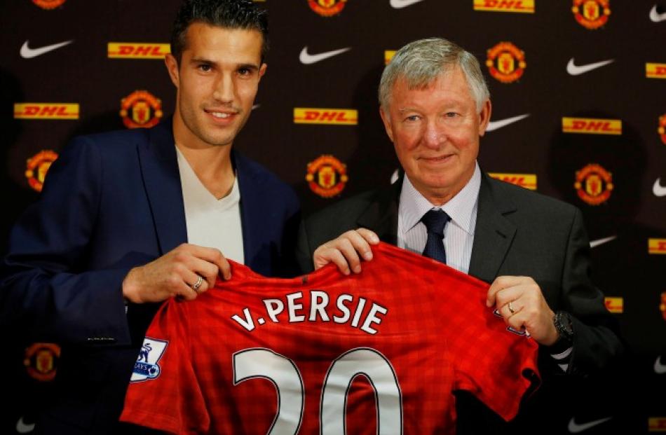 Manchester United's new signing Robin van Persie (L) of the Netherlands poses with manager Alex...