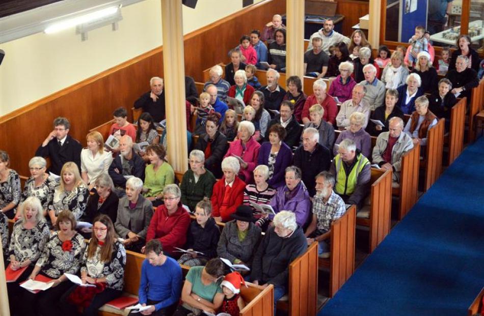 Members of the public sing along. Photos by Gerard O'Brien.