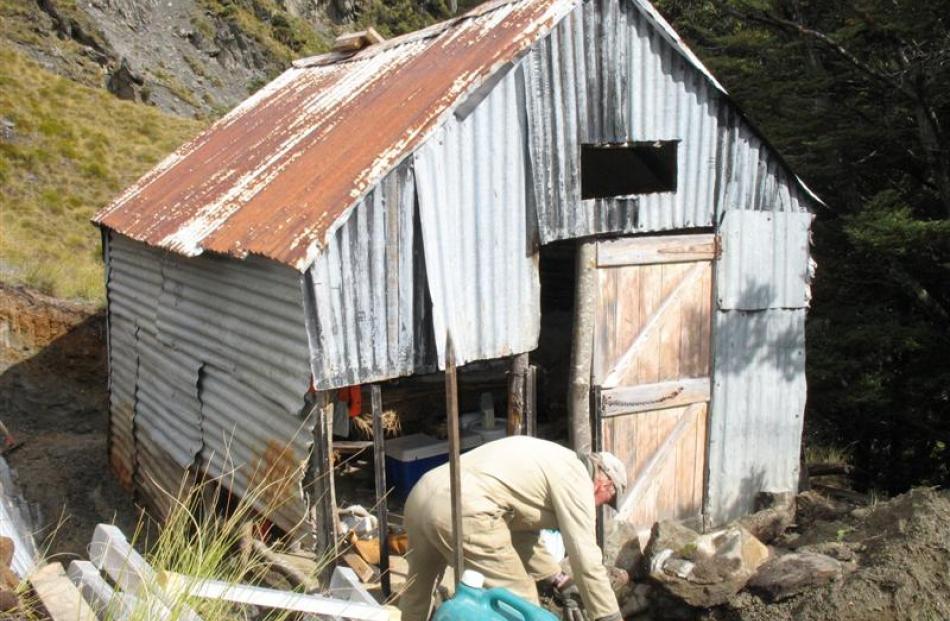 Mr Murfin (left) prepares to start six days of restoration on Wallers hut. Photo by Stew Hardie.