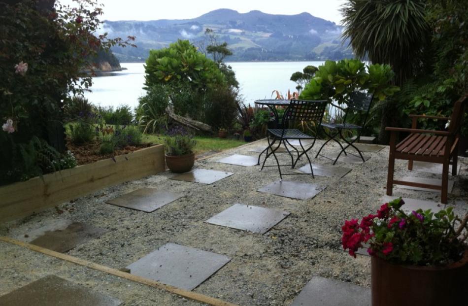 Outdoor room with a view. Photo by Simon Cunliffe.