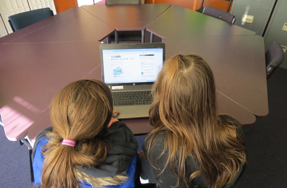 Port Chalmers School pupils browse a website about how to stay safe when using the internet....