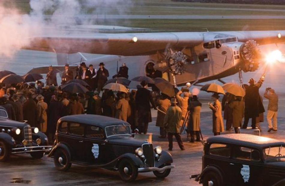 Press gather to see Depression-era outlaw John Dillinger (Johnny Depp), the charismatic bank...