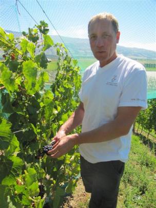 Quartz Reef owner Rudi Bauer, who started planting his vineyard  in 1991. Photos by Charmian Smith.